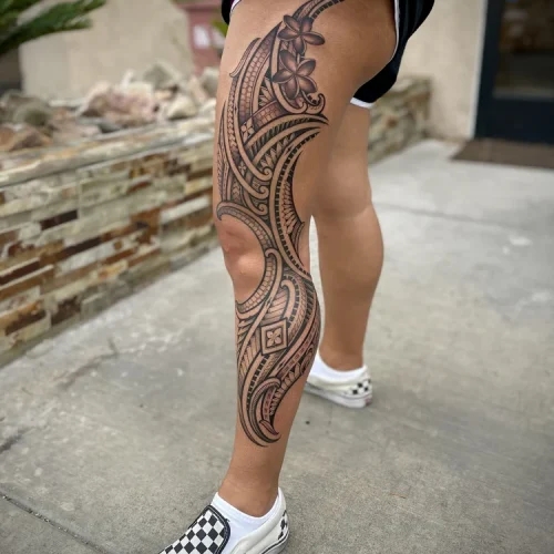 Polynesian hip and thigh tattoo with floral motifs - By Kiwi Burt 18b Tattoo